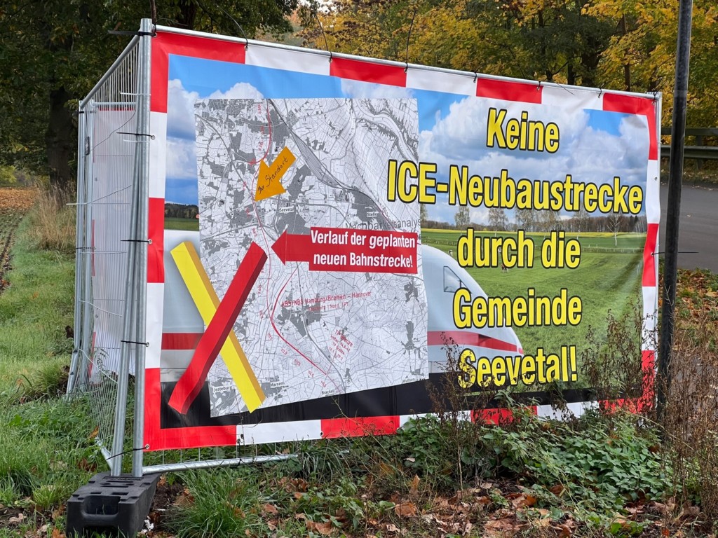 Protestschild gegen ICE-Neubaustrecke